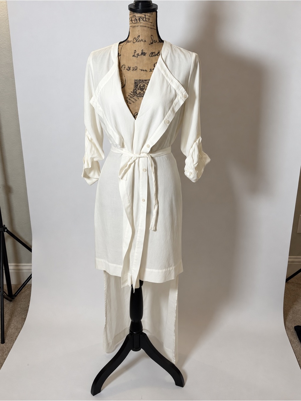 BCBGMAXARZIA Like new cutaway tunic robe dress cream white small